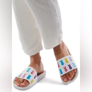 NWOT KATY PERRY PEEPS BUNNY SLIDES Sz.5 Relax poolside in the Peeps® Bunny Slide